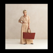 Obrazek Střední cestovní taška SUITSUIT® Fab Seventies Red Ochre - červená - 42 L